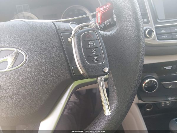 2016 HYUNDAI TUCSON SE