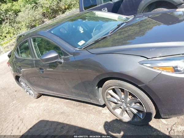 2018 MAZDA MAZDA3 TOURING