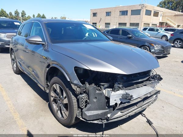 2023 AUDI E-TRON PREMIUM PLUS QUATTRO — I1