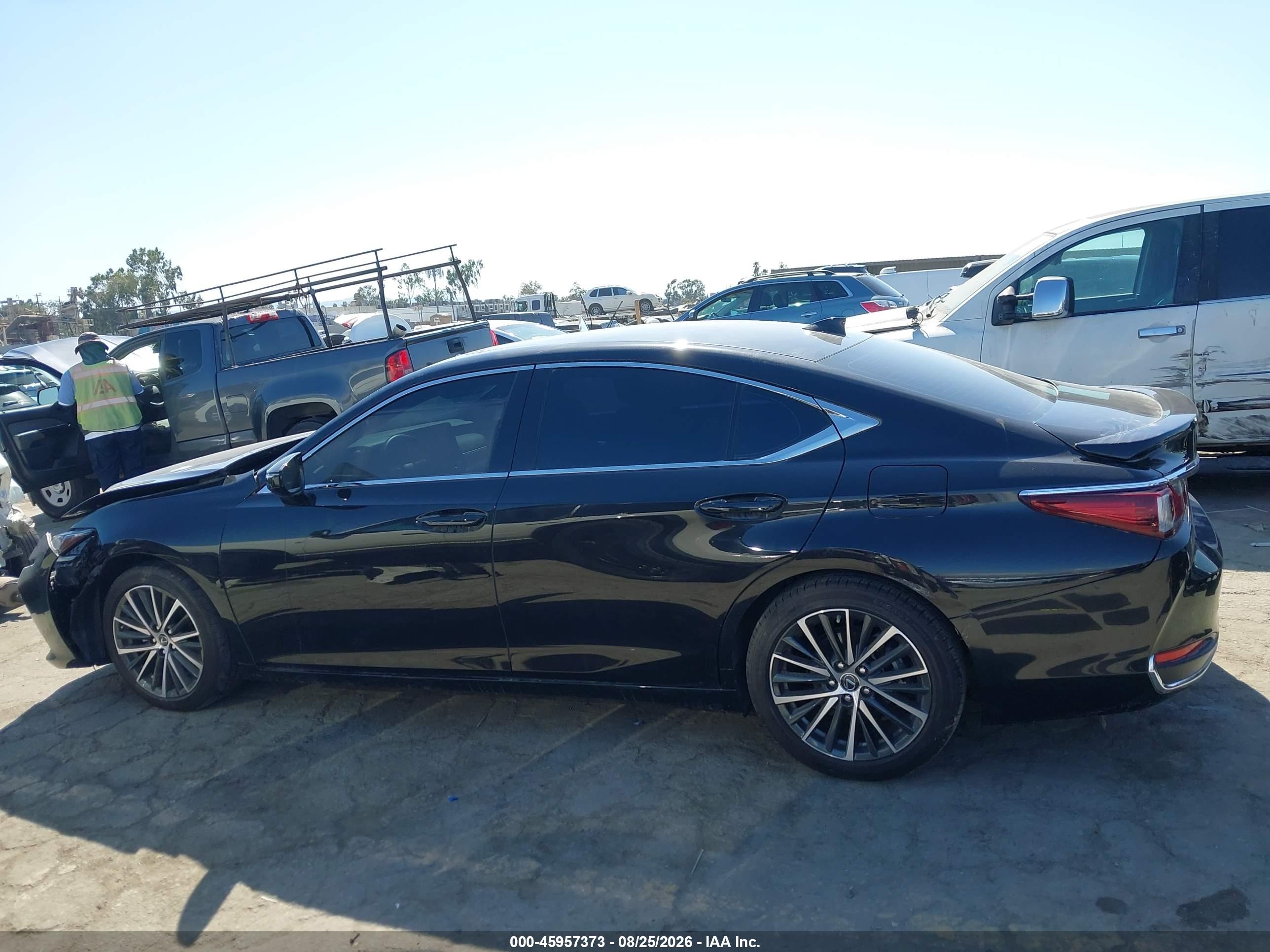 2025 LEXUS ES 300H 300h Premium