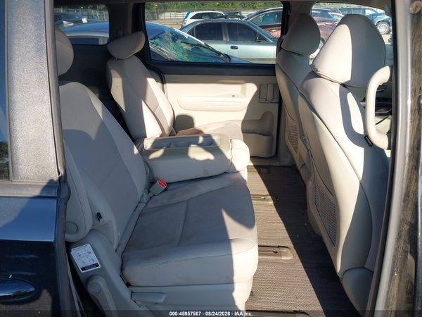 2016 KIA SEDONA LX