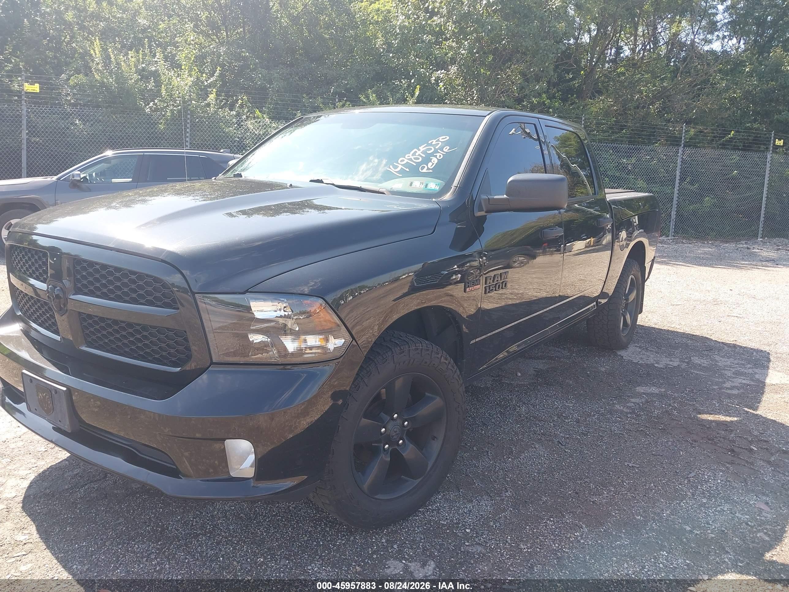 2017 RAM 1500 EXPRESS  4X4 5'7 BOX
