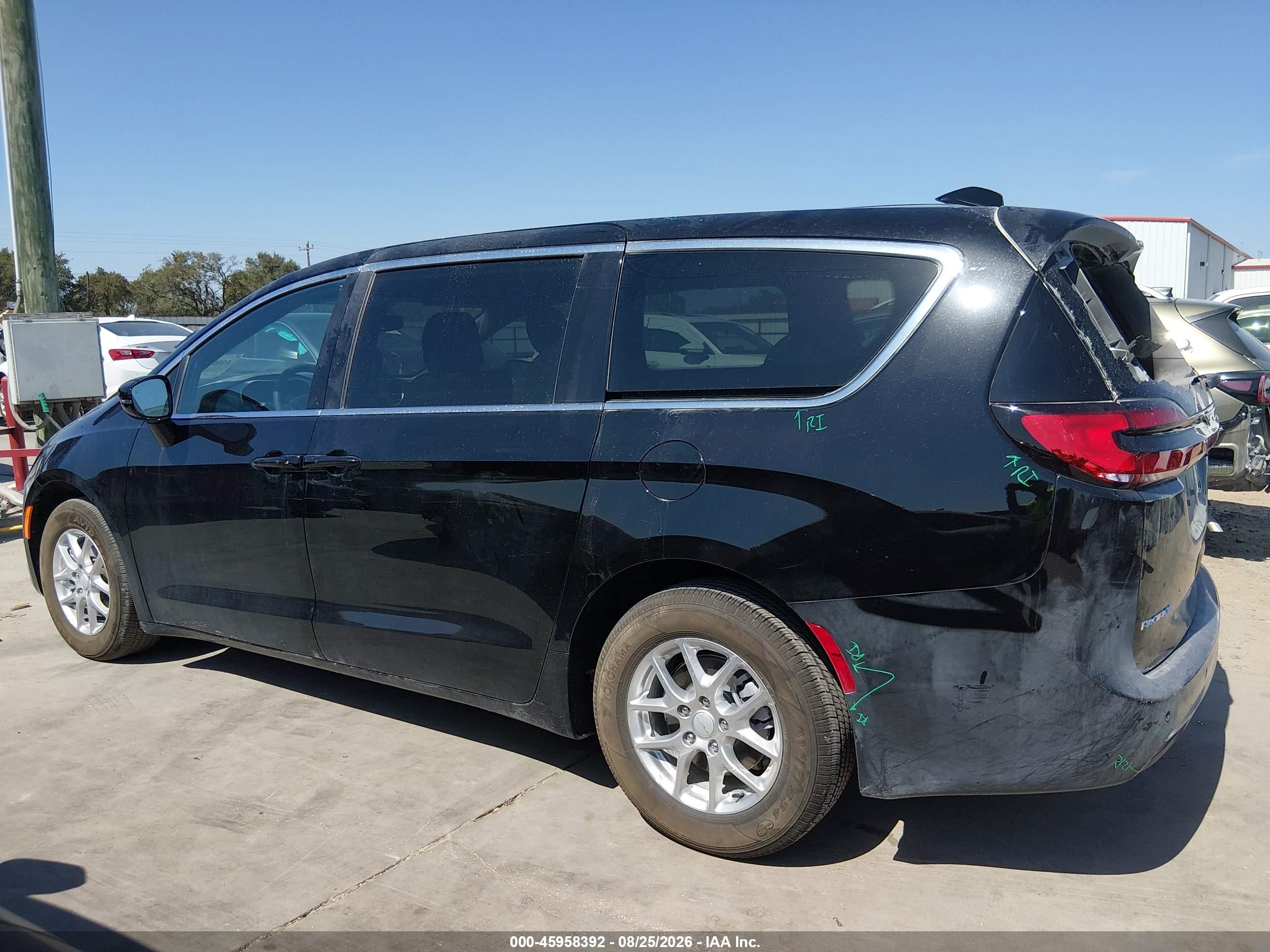 2027 CHRYSLER PACIFICA Select