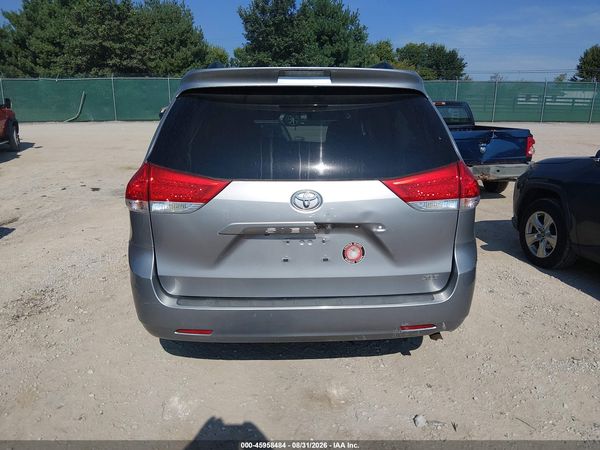2013 TOYOTA SIENNA XLE V6 8 PASSENGER