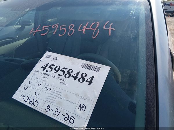 2013 TOYOTA SIENNA XLE V6 8 PASSENGER