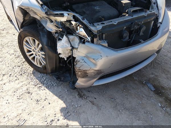 2013 TOYOTA SIENNA XLE V6 8 PASSENGER