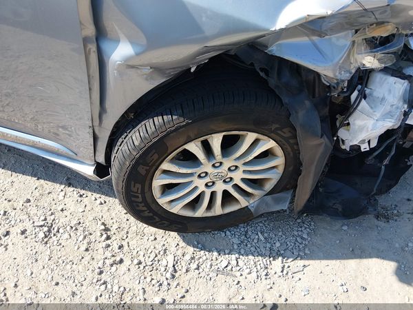 2013 TOYOTA SIENNA XLE V6 8 PASSENGER