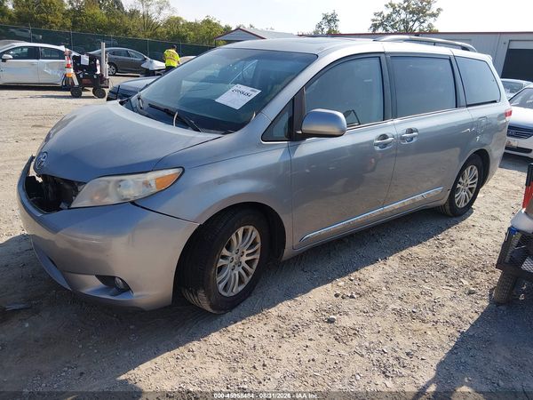 2013 TOYOTA SIENNA XLE V6 8 PASSENGER