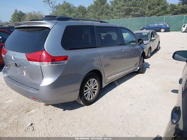 2013 TOYOTA SIENNA XLE V6 8 PASSENGER