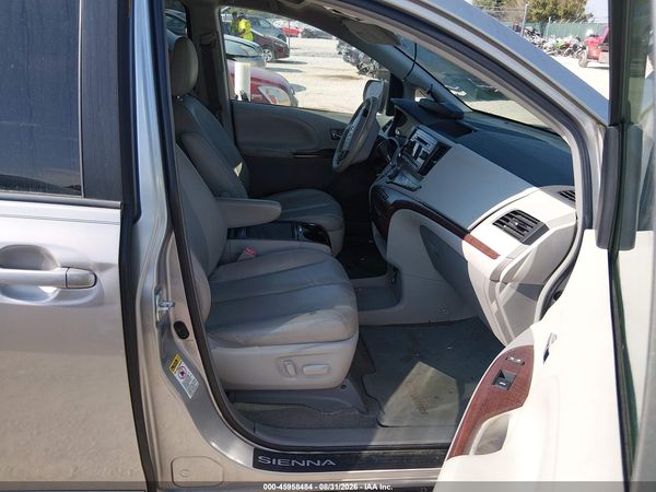 2013 TOYOTA SIENNA XLE V6 8 PASSENGER