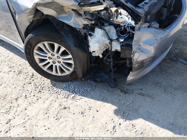 2013 TOYOTA SIENNA XLE V6 8 PASSENGER