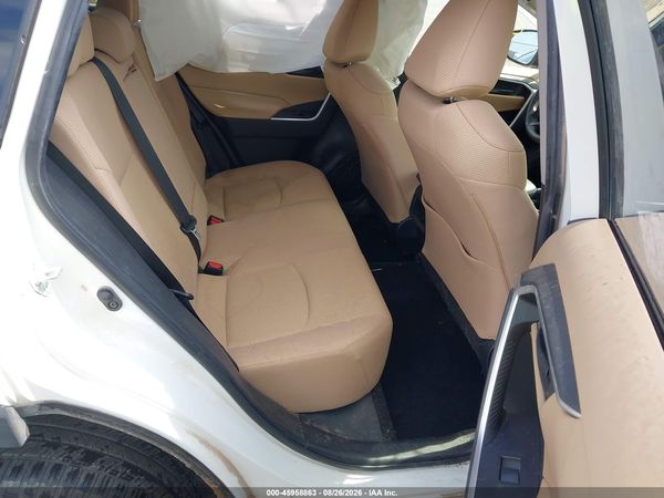 2019 TOYOTA RAV4 LE — I8