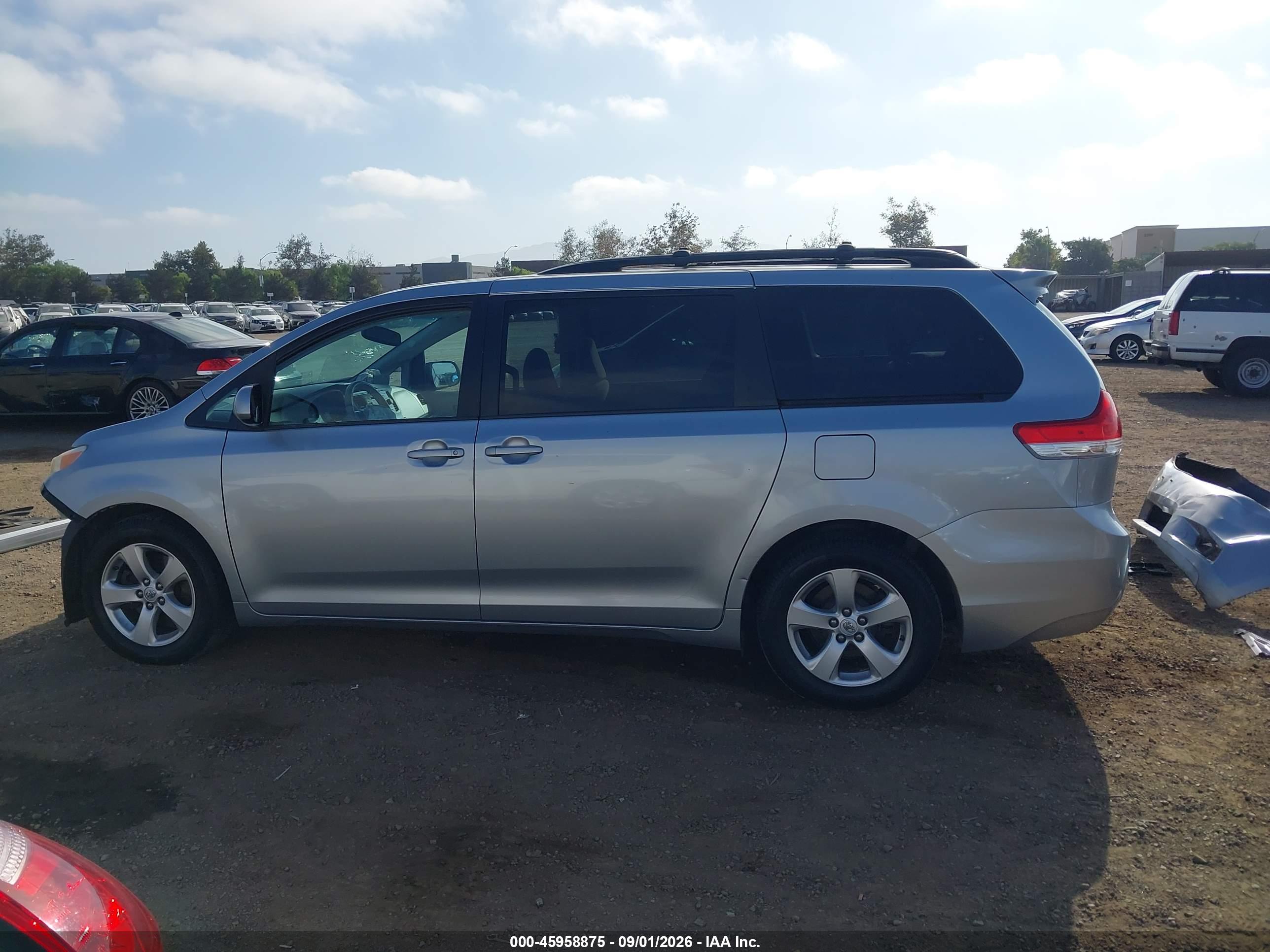 2014 TOYOTA SIENNA LE V6 8 PASSENGER