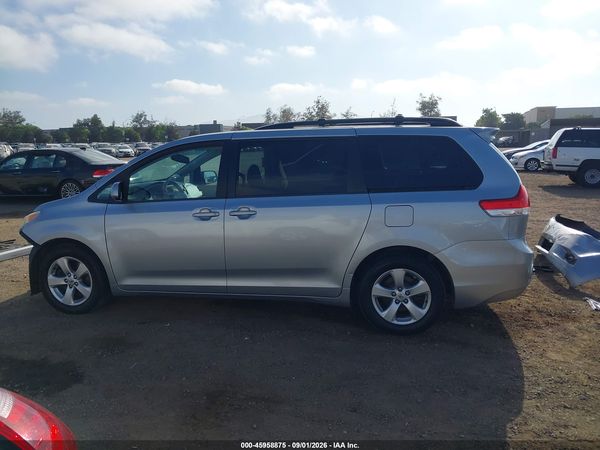 2014 TOYOTA SIENNA LE V6 8 PASSENGER