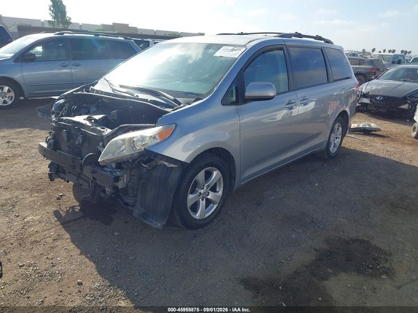 2014 TOYOTA SIENNA LE V6 8 PASSENGER