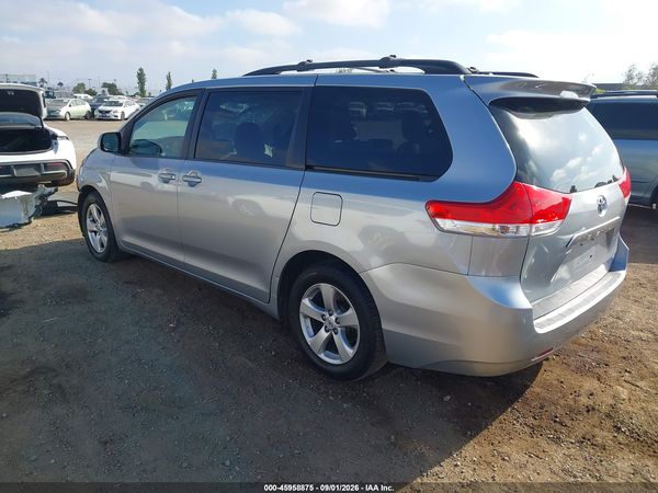 2014 TOYOTA SIENNA LE V6 8 PASSENGER