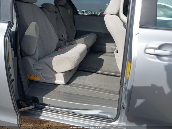 2014 TOYOTA SIENNA LE V6 8 PASSENGER