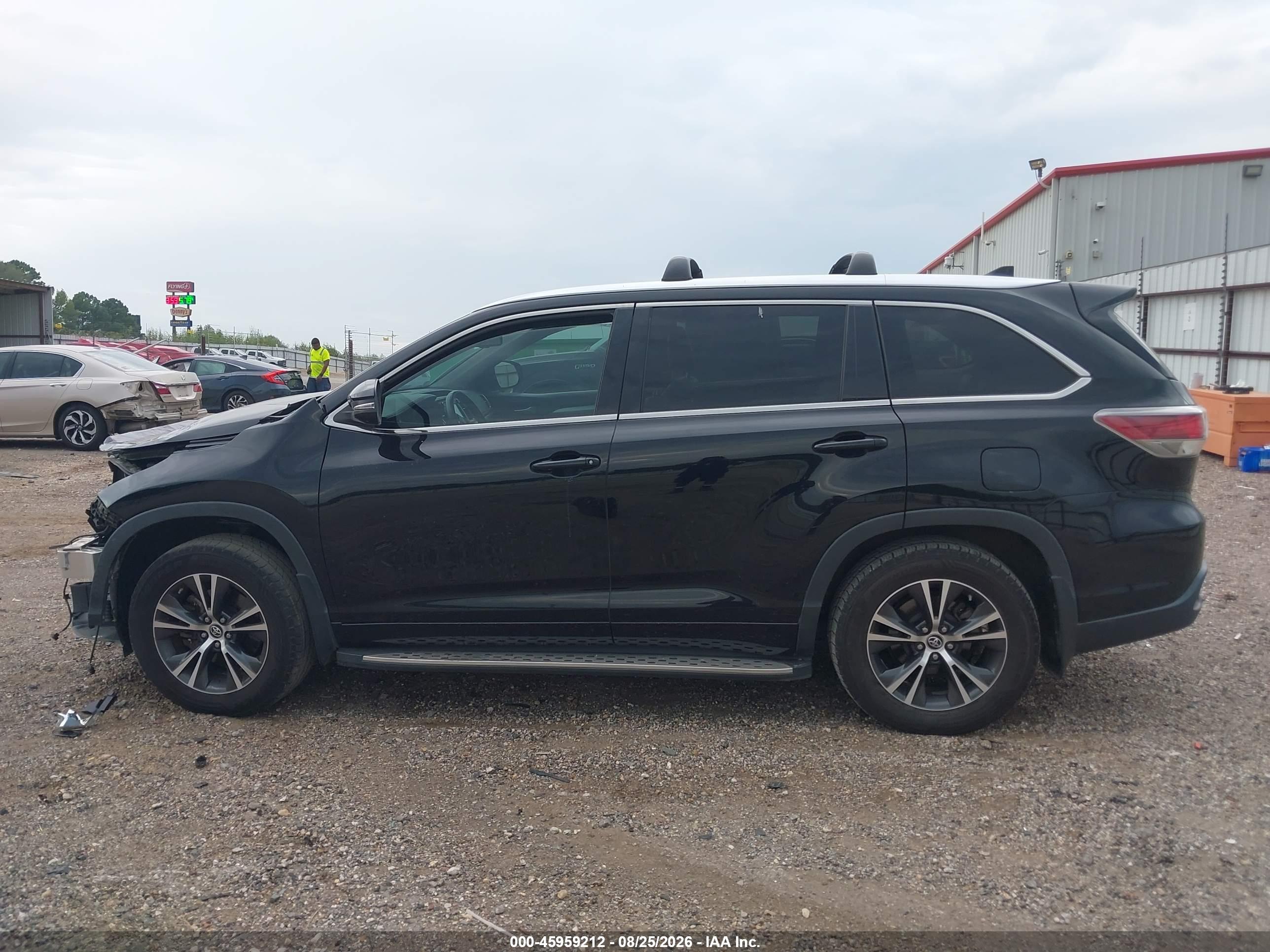 2016 TOYOTA HIGHLANDER XLE V6