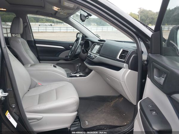 2016 TOYOTA HIGHLANDER XLE V6