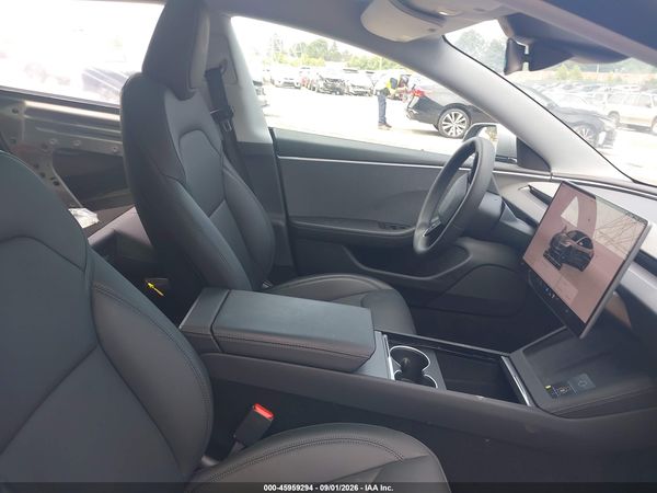 2025 TESLA MODEL 3 — I5