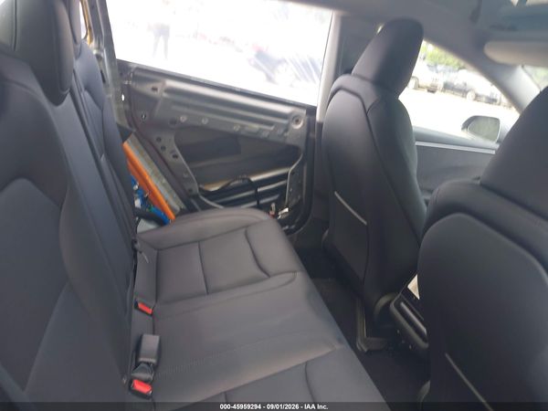 2025 TESLA MODEL 3 — I8