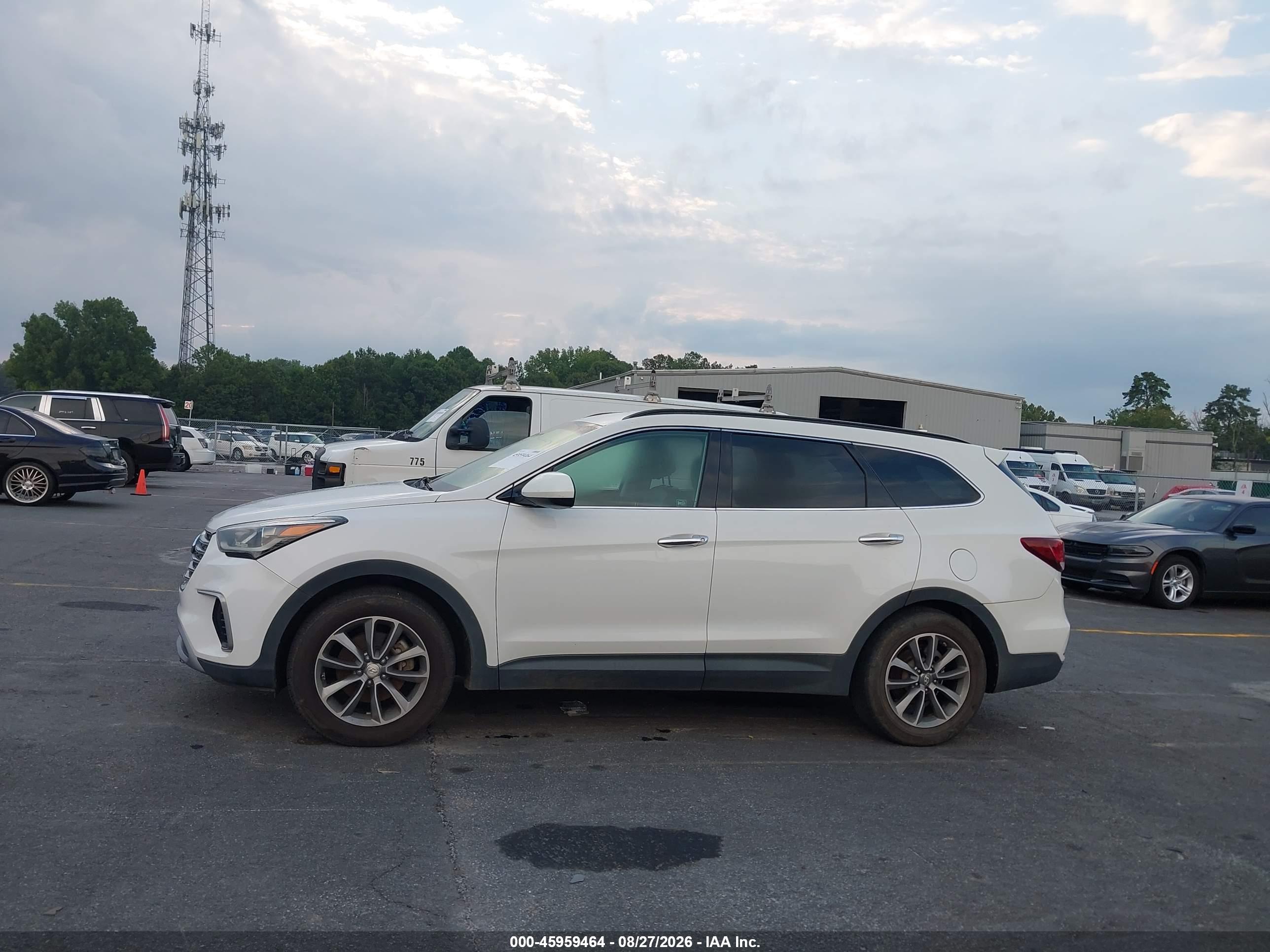 2017 HYUNDAI SANTA FE SE