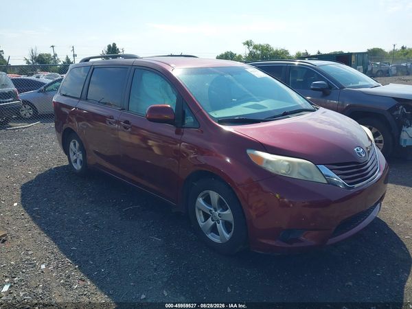 2015 TOYOTA SIENNA LE 8 PASSENGER — I1