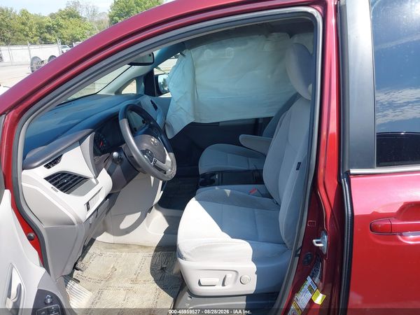 2015 TOYOTA SIENNA LE 8 PASSENGER — I5