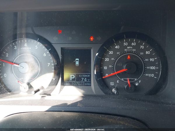 2015 TOYOTA SIENNA LE 8 PASSENGER — I7