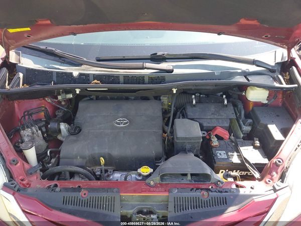 2015 TOYOTA SIENNA LE 8 PASSENGER — I10