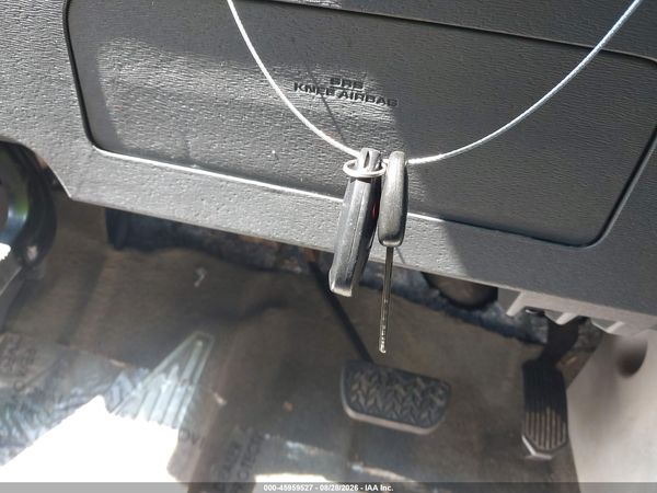 2015 TOYOTA SIENNA LE 8 PASSENGER — I11
