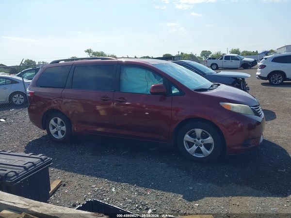 2015 TOYOTA SIENNA LE 8 PASSENGER — I116