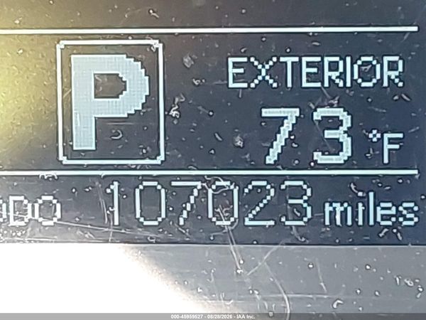 2015 TOYOTA SIENNA LE 8 PASSENGER — I118