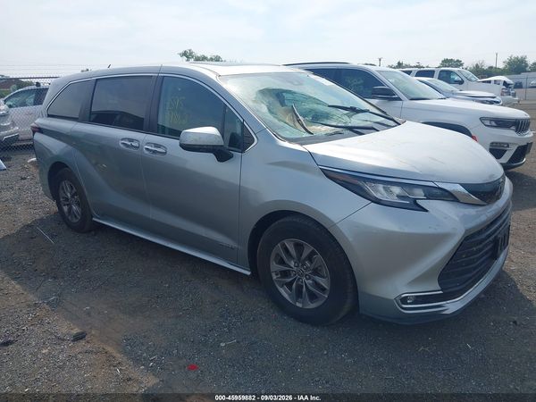 2021 TOYOTA SIENNA XLE — I1