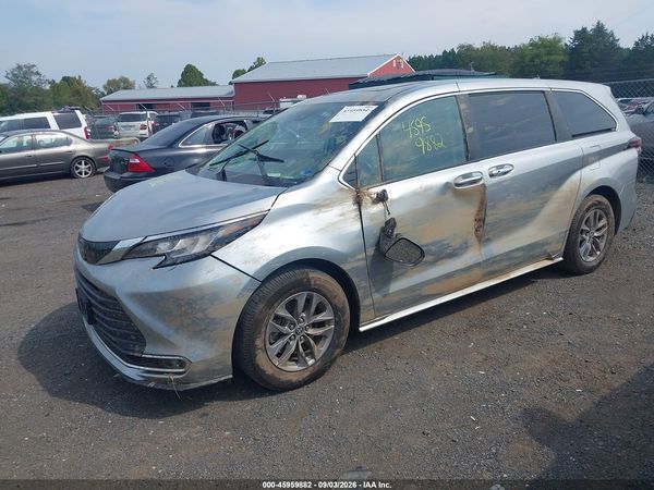 2021 TOYOTA SIENNA — I2