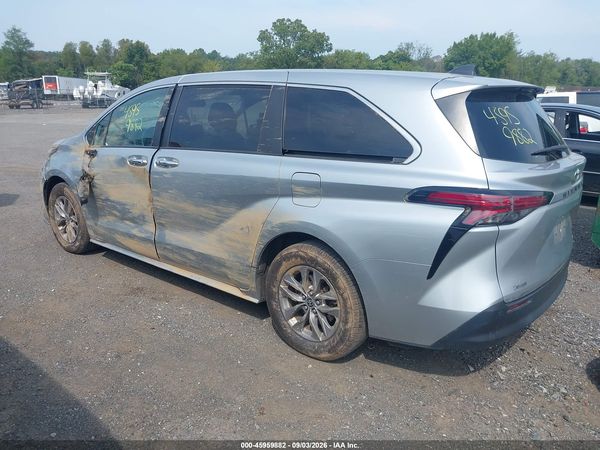2021 TOYOTA SIENNA XLE — I3