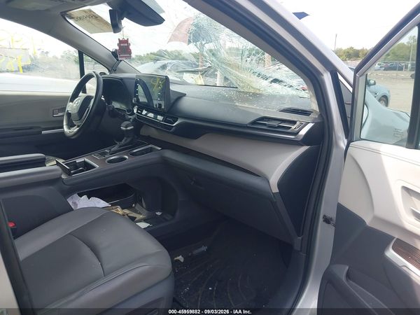 2021 TOYOTA SIENNA XLE — I5