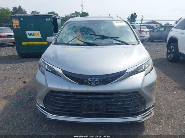 2021 TOYOTA SIENNA XLE — I115