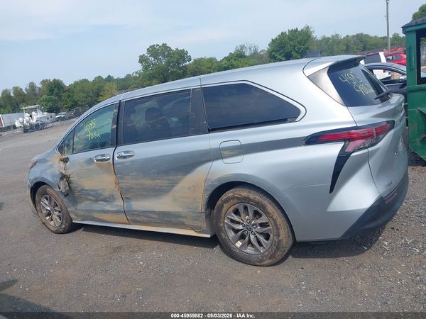 2021 TOYOTA SIENNA XLE — I117
