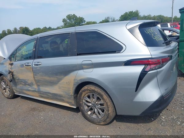 2021 TOYOTA SIENNA XLE — I153