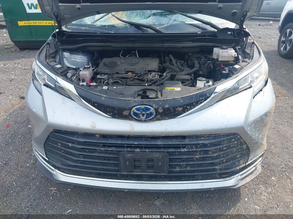2021 TOYOTA SIENNA XLE — I154