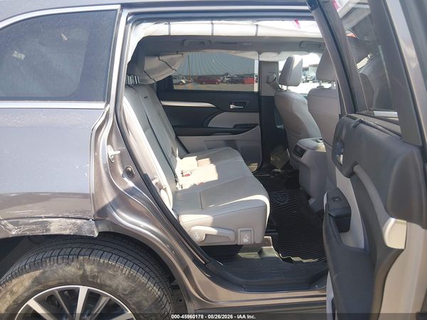2019 TOYOTA HIGHLANDER XLE — I8