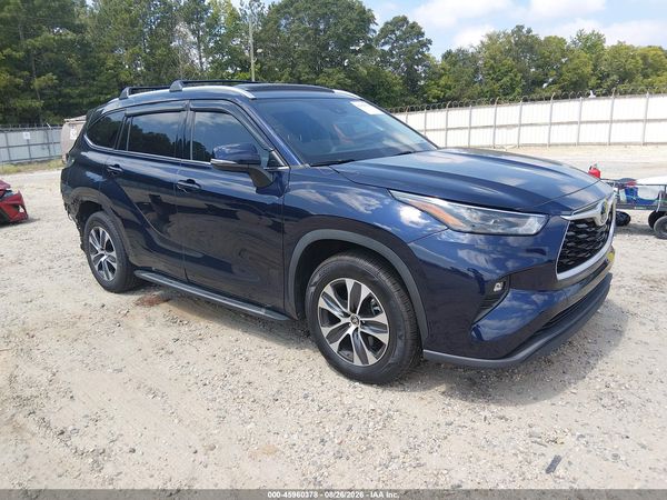 2022 TOYOTA HIGHLANDER XLE — I1