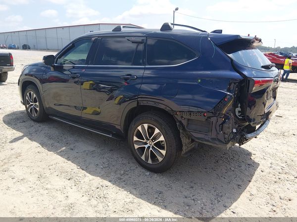 2022 TOYOTA HIGHLANDER XLE — I3