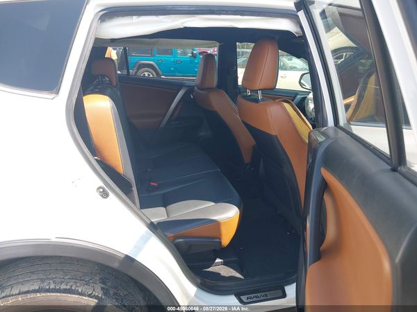 2018 TOYOTA RAV4 SE — I8