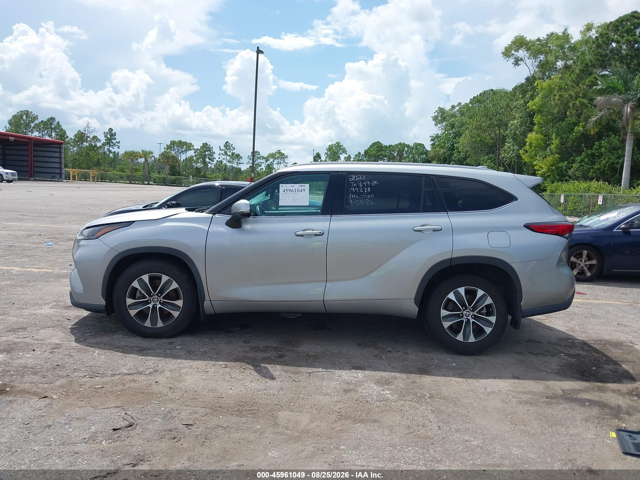 2022 TOYOTA HIGHLANDER XLE