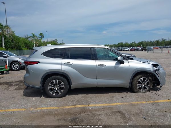 2022 TOYOTA HIGHLANDER XLE