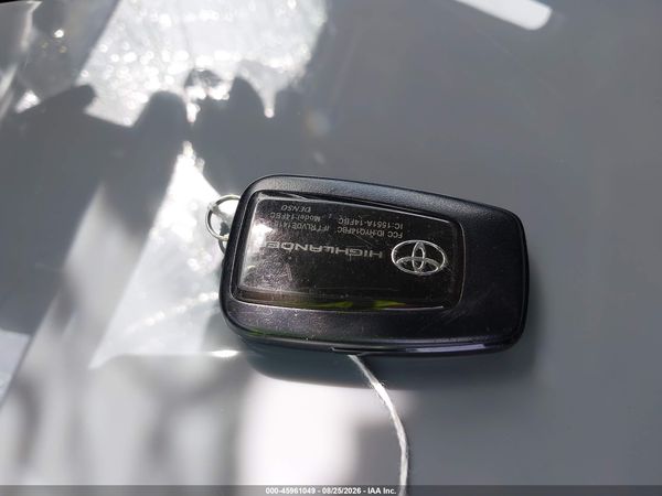 2022 TOYOTA HIGHLANDER XLE