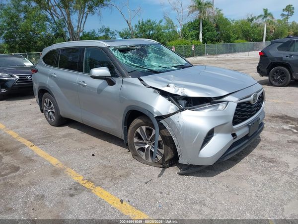 2022 TOYOTA HIGHLANDER XLE