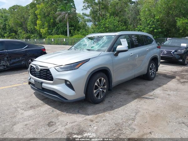 2022 TOYOTA HIGHLANDER XLE